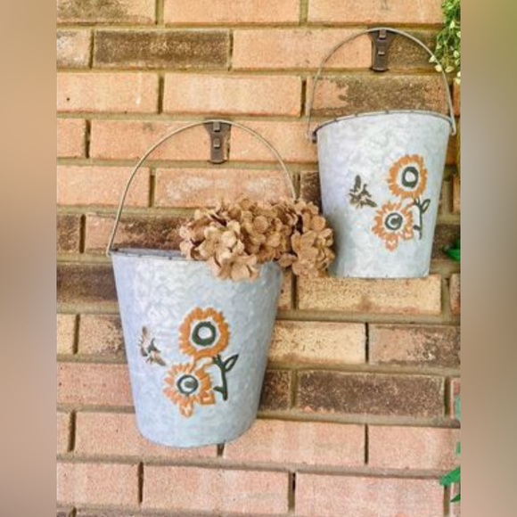 *Washed Metal Sunflower & Bee Wall Buckets Set of 2 - Picture 6 of 11